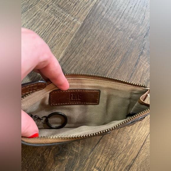 Frye Tan Leather Wallet Sleek Design - Picture 6 of 6